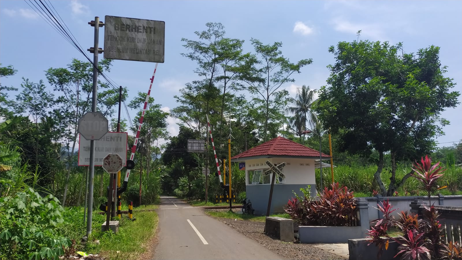 Foto Rambu Larangan Stop