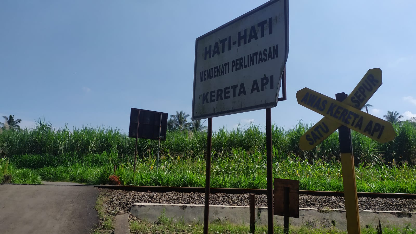 Foto Rambu Jalur Tunggal